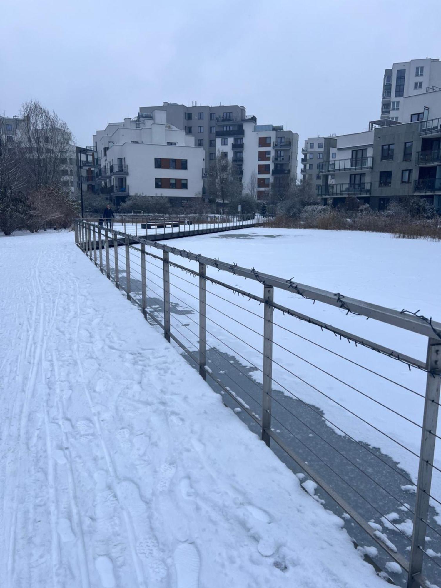 Ferienwohnung Lake Park Apartament With Free Parking Airport Netflix Warschau Exterior foto